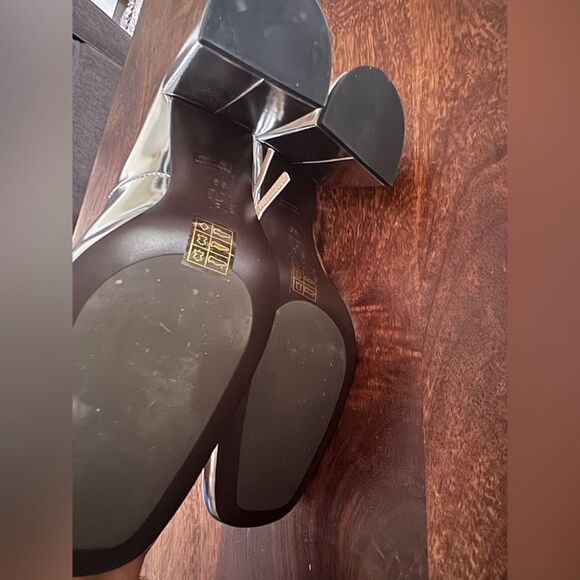 NEW Bibi Lou Milena Silver Mary Jane Pumps Heels Womens 39 - Picture 7 of 7